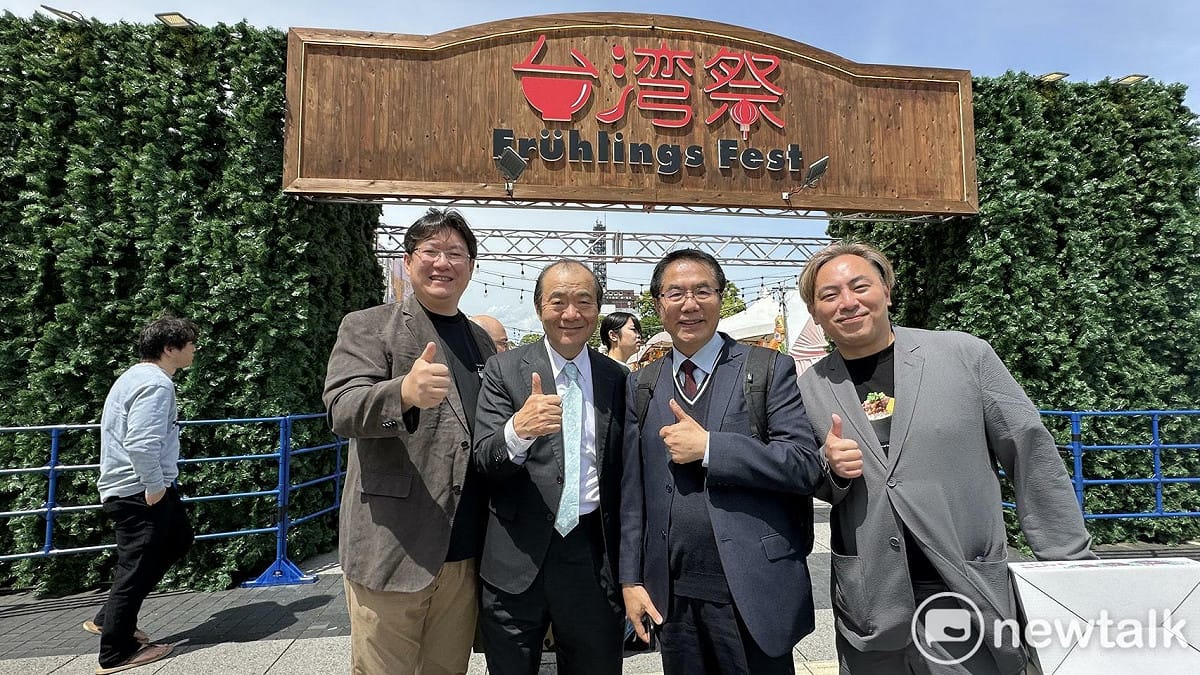 南市長黃偉哲於日本熊本出席「台灣祭 in KUMAMOTO 2026－台南ランタン祭－」，並走入熊本市中心花畑廣場活動現場，親自走訪攤位、與民眾互動，介紹台南美食與農特產品，讓台南特色在當地生活場域中被看見與體驗。 圖：台南市政府提供