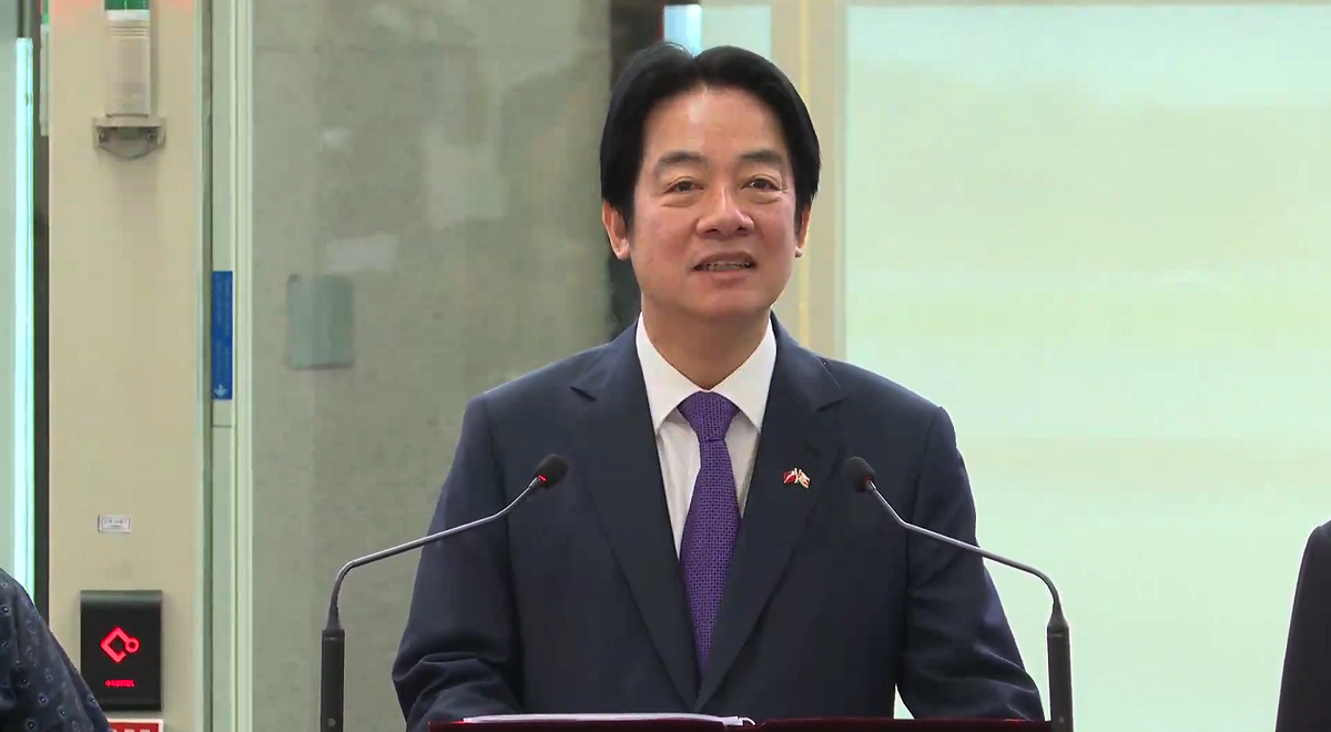 總統賴清德於上午10時50分返抵國門，並發表「出訪史瓦帝尼王國進行國是訪問」返國談話。 圖：翻攝總統府直播