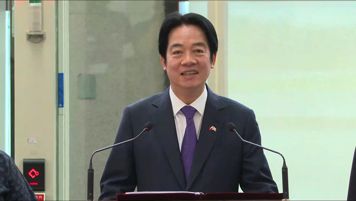 總統賴清德於上午10時50分返抵國門，並發表「出訪史瓦帝尼王國進行國是訪問」返國談話。 圖：翻攝總統府直播