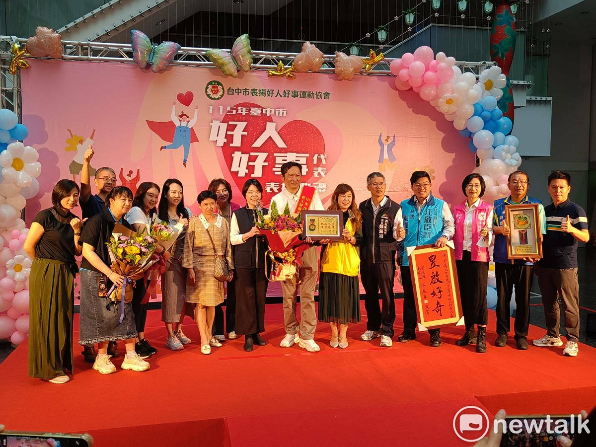 獲獎者都出動親友團到場同賀。 圖：唐復年/攝