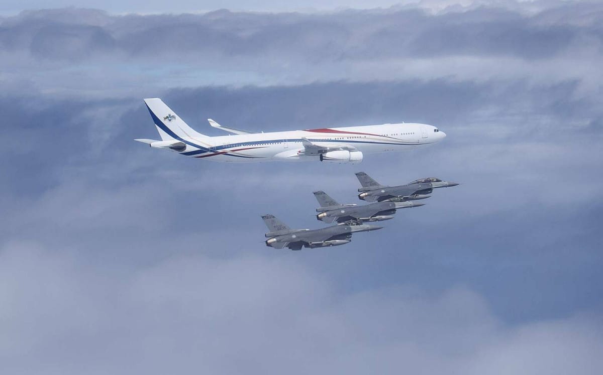 F-16伴飛史瓦帝尼國王專機畫面曝 蕭美琴：台灣要一直與世界同行