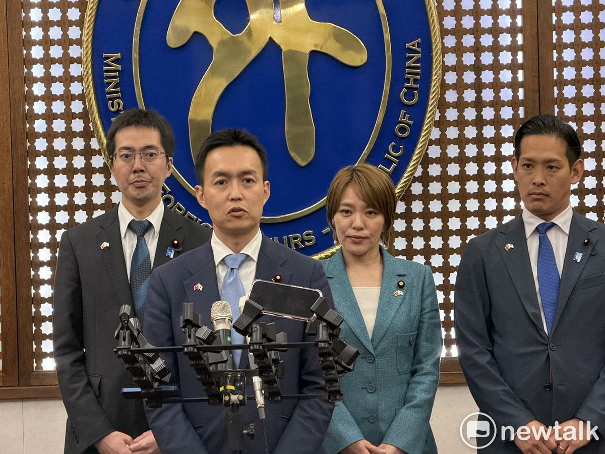 日本自民黨青年局局長平沼正二郎眾議員（左二），眾議員高見康裕（左一）、眾議員山本大地（右一）、參議員今井繪理子（右二）。 圖：高逸帆／攝