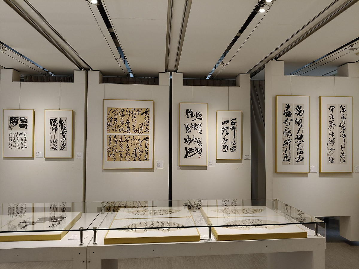 知名書法家林章湖教授特於明宗書法藝術館推出《2026諸法無象—林章湖書藝展》，為台南美善基金會進行公益募款。展覽日期自5月7 至6月4日止，歡迎各界踴躍前往參觀。 圖：黃博郎／攝