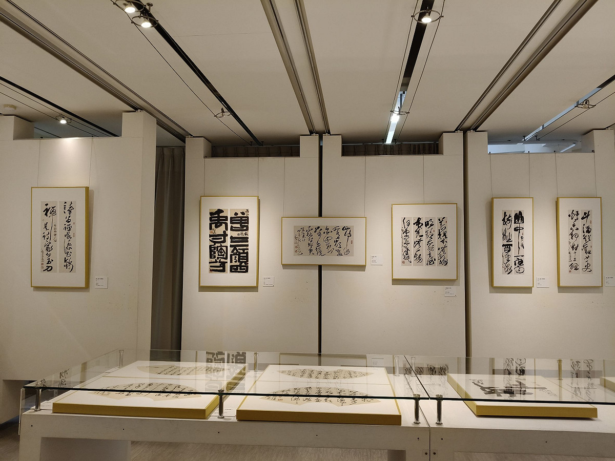 知名書法家林章湖教授特於明宗書法藝術館推出《2026諸法無象—林章湖書藝展》，為台南美善基金會進行公益募款。展覽日期自5月7 至6月4日止，歡迎各界踴躍前往參觀。 圖：黃博郎／攝