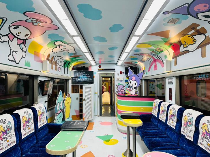 在專屬的車廂內，旅人可以享受每月更新歌曲的卡拉OK，在旅途中與親友盡情歡唱。 圖：取自易遊網