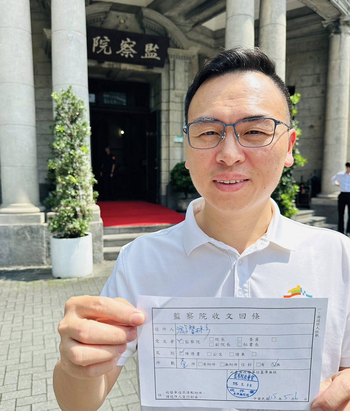 新黨副秘書長游智彬6日向監察院遞交檢舉書，指控國民黨立委徐巧芯等8人私下與美國軍火商會面，涉違反《遊說法》規定。 圖：翻攝「臉書」新黨打假除亂粉絲專頁
