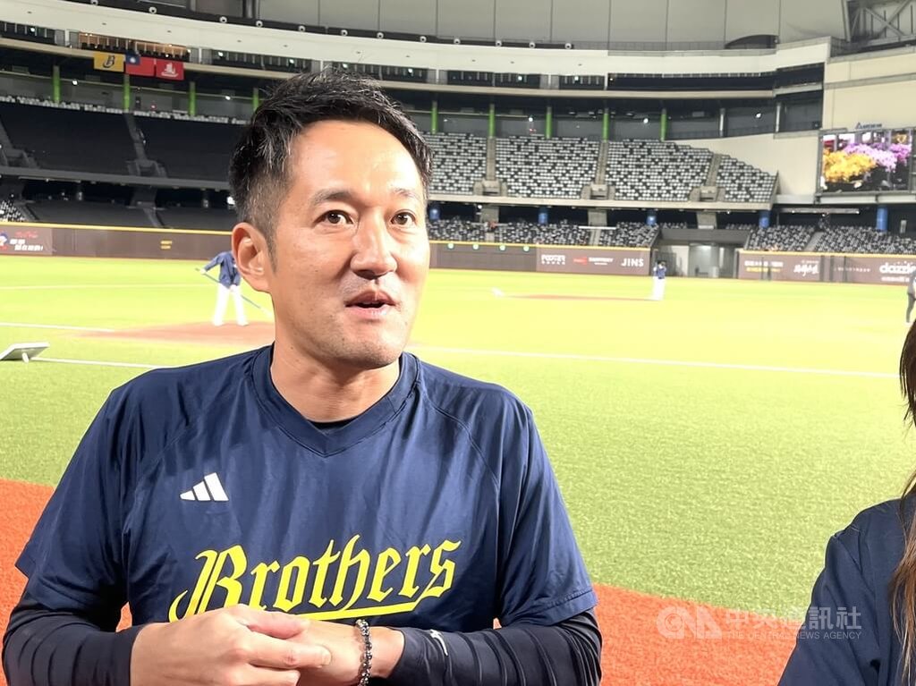 中華職棒中信兄弟隊游擊手江坤宇5日在延長賽觸擊未成，反而敲出安打，總教練平野惠一（圖）稱讚江坤宇想推進打者的想法，整體打擊越來越像該有的模樣。中央社記者蘇志畬攝　115年5月6日