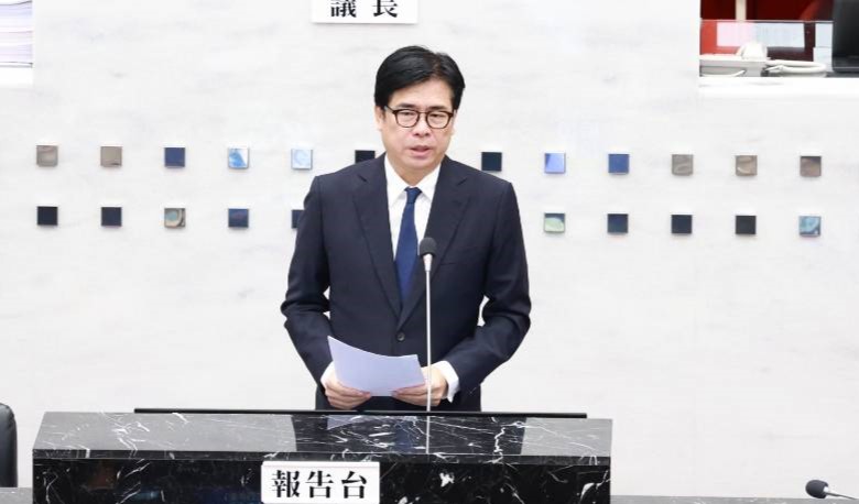 陳其邁在議會報告，這次追加預算全數以自有財源因應，合計14.23億元。 圖：高雄市政府/提供