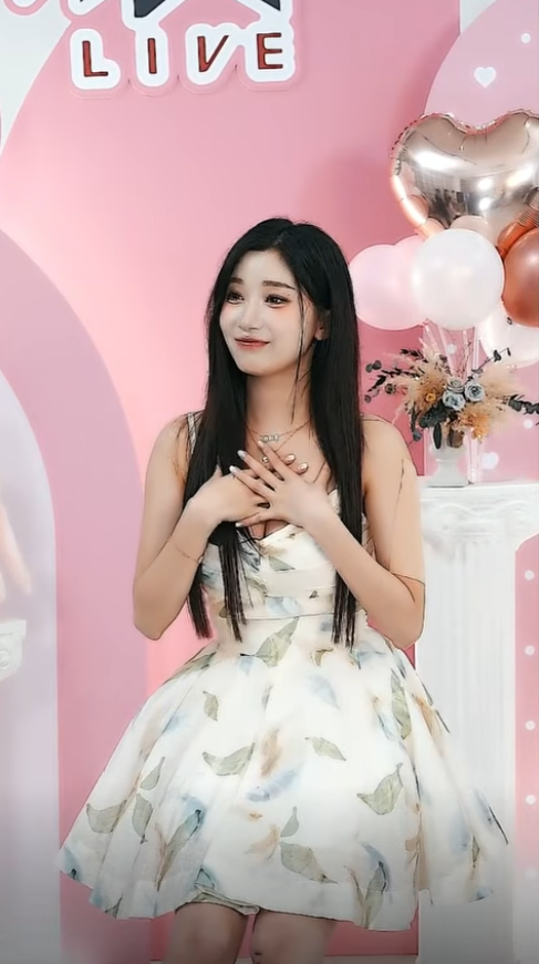 李珠珢昨(6)日晚間首度在浪LIVE平台上直播，一上線便吸引大批粉絲朝聖。 圖：翻攝自湯包小丁布丁YT頻道