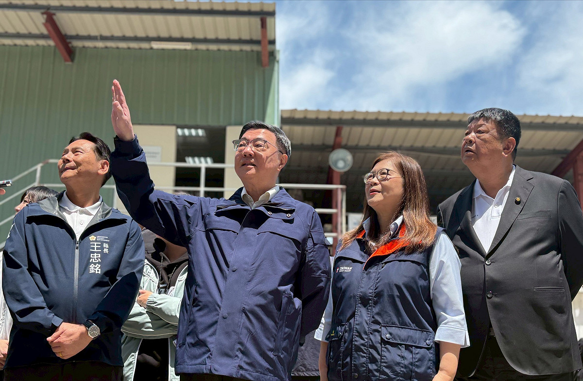 行政院長卓榮泰5月1日赴馬祖視導海巡廳舍工程，海洋委員會主任委員管碧玲全程陪同。 圖：海巡署提供