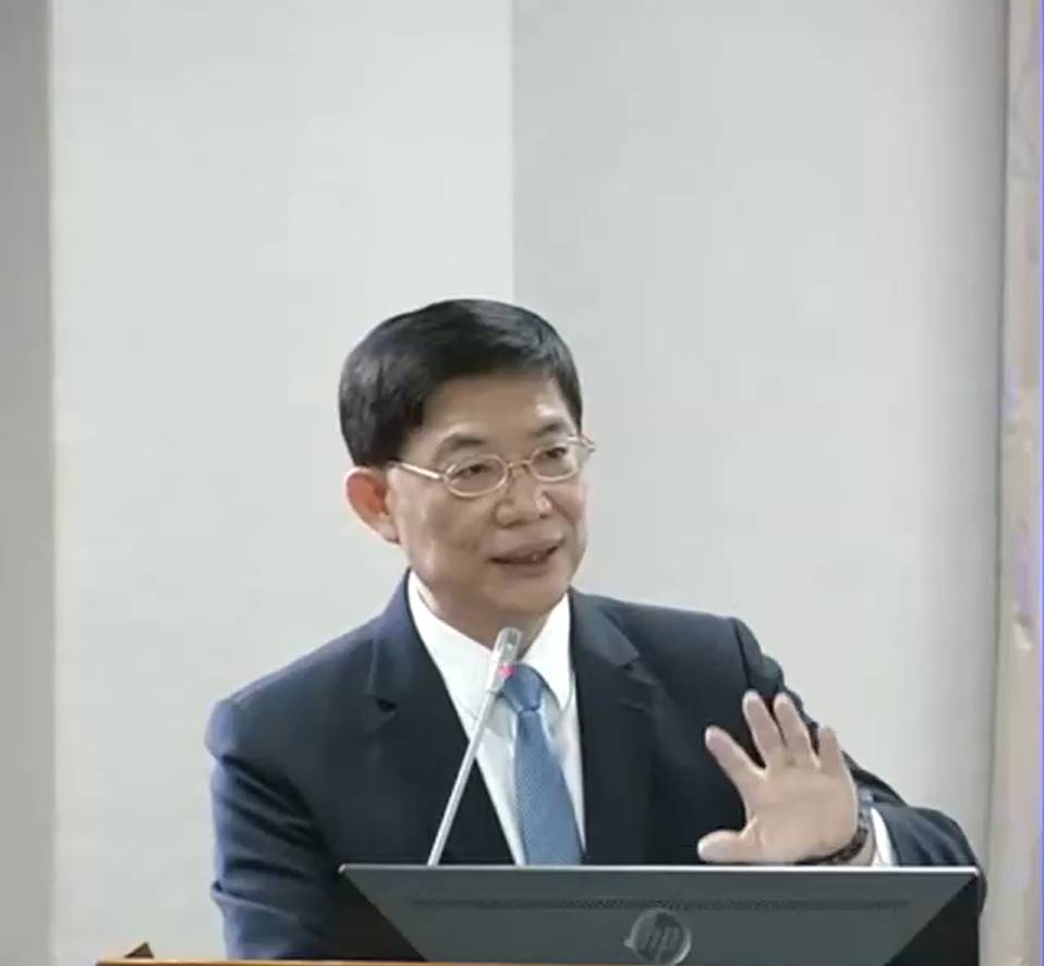 行政院人事行政總處已啟動116年度軍公教待遇調整研議，規劃於今年6月底前提報「公務員專業加給表」調整方案。（圖為行政院人事行政總處副人事長張秋元） 圖：截自立法院IVOD直播影片