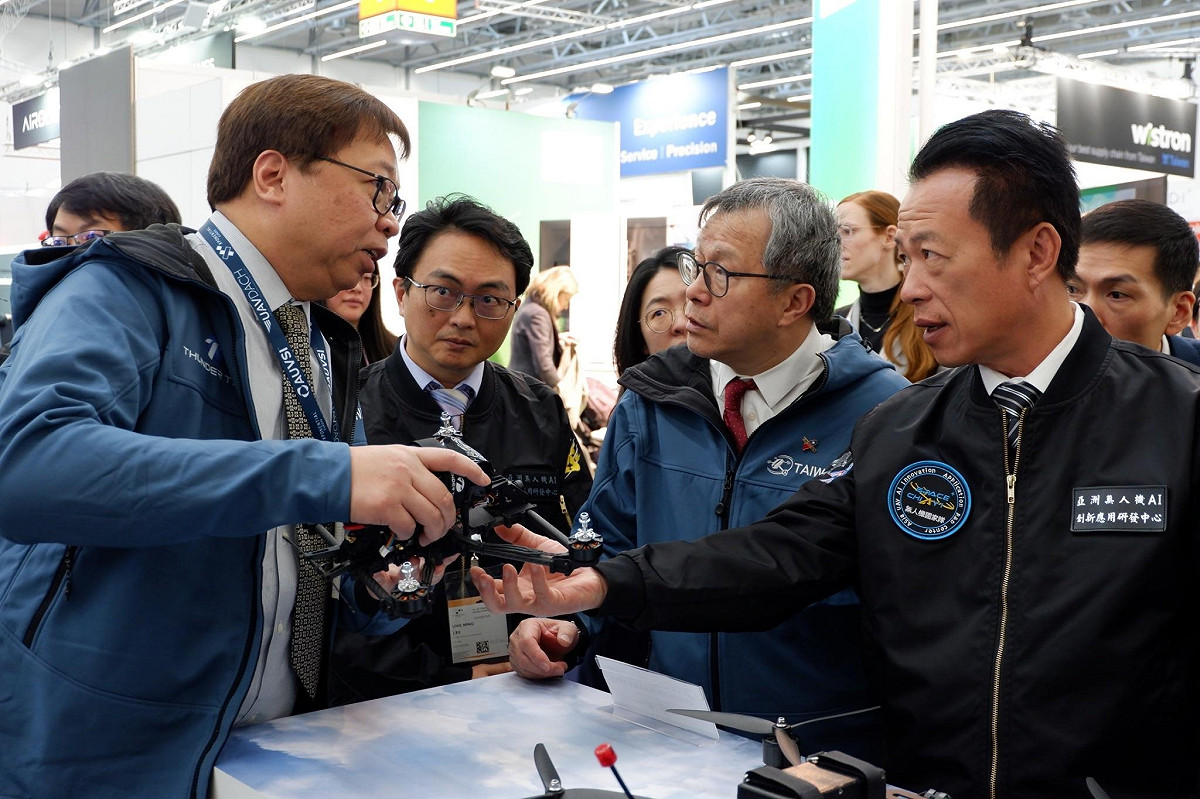嘉義縣長翁章梁積極扶植我國無人機產業。 圖：嘉義縣政府提供