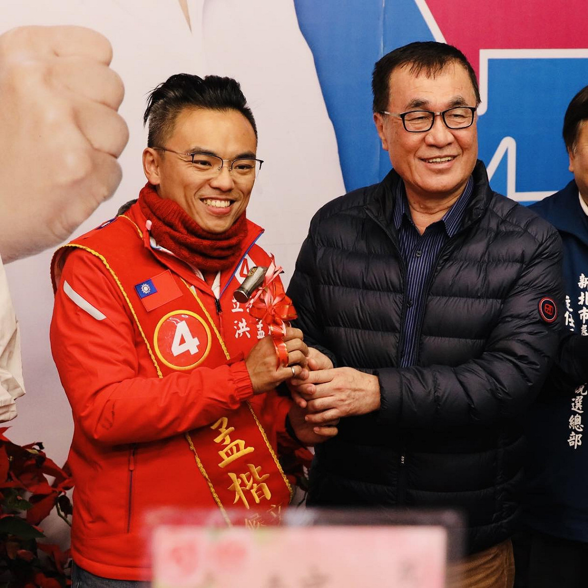 李四川（右）酸蘇巧慧「一代傳一代」命較好，周軒諷，一席話連身旁的洪孟楷（左）和蔣萬安都中槍。 圖：取自洪孟楷臉書（資料照）