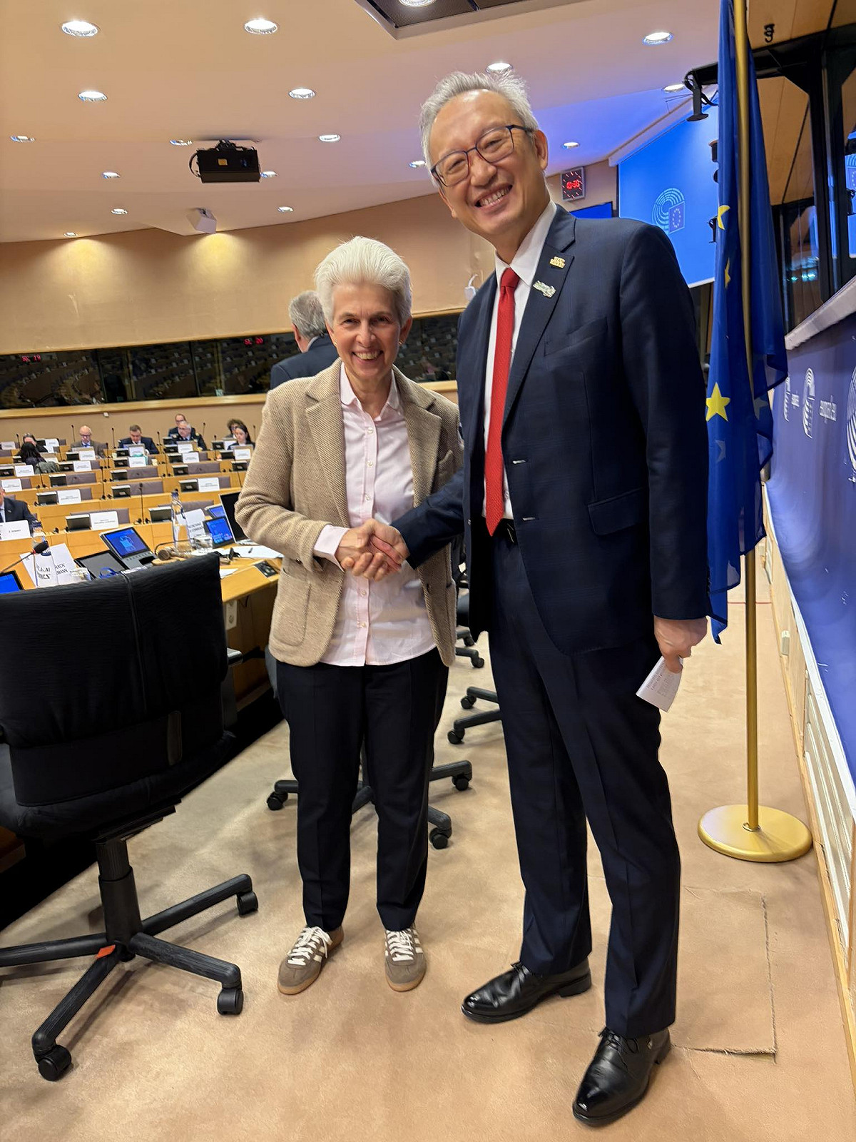 吳志中應歐洲議會安全暨防衛委員會主席Marie-Agnes Strack-Zimmermann邀請出席例會，並就「台灣安全議題」進行約10分鐘演講。 圖:取自謝志偉臉書