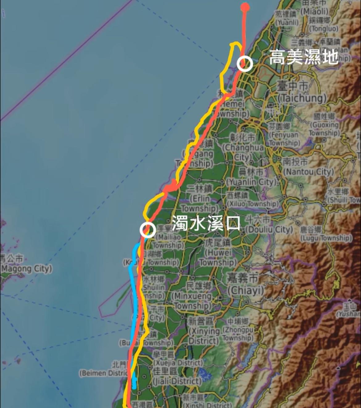 衛星追蹤資料中可以看到三隻黑琵一起會合啟程，跨越台灣海峽，飛向下一段北返旅程。 圖：翻攝自黑面琵鷺生態展示館臉書