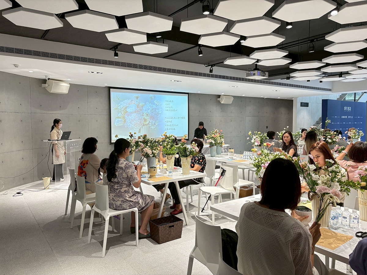 漢宇建設於母親節前夕邀請住戶體驗專屬VIP花藝課程。 圖：業者提供