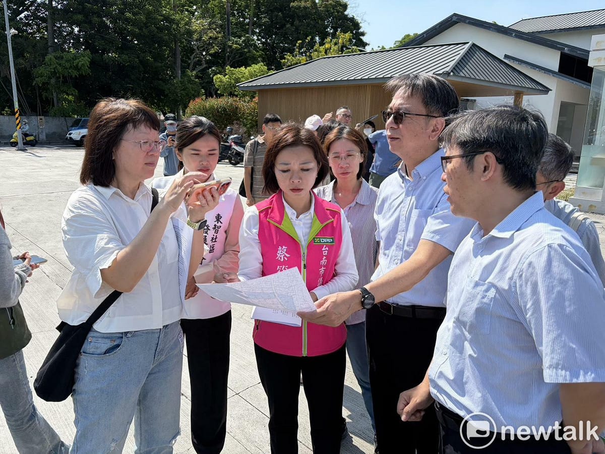 台南市議員蔡筱薇召開「南台南副都心道路開闢＋好市多促參案」說明記者會，邀請市府正式對外說明整體開發方向與交通配套規劃。 圖：蔡筱薇服務處提供
