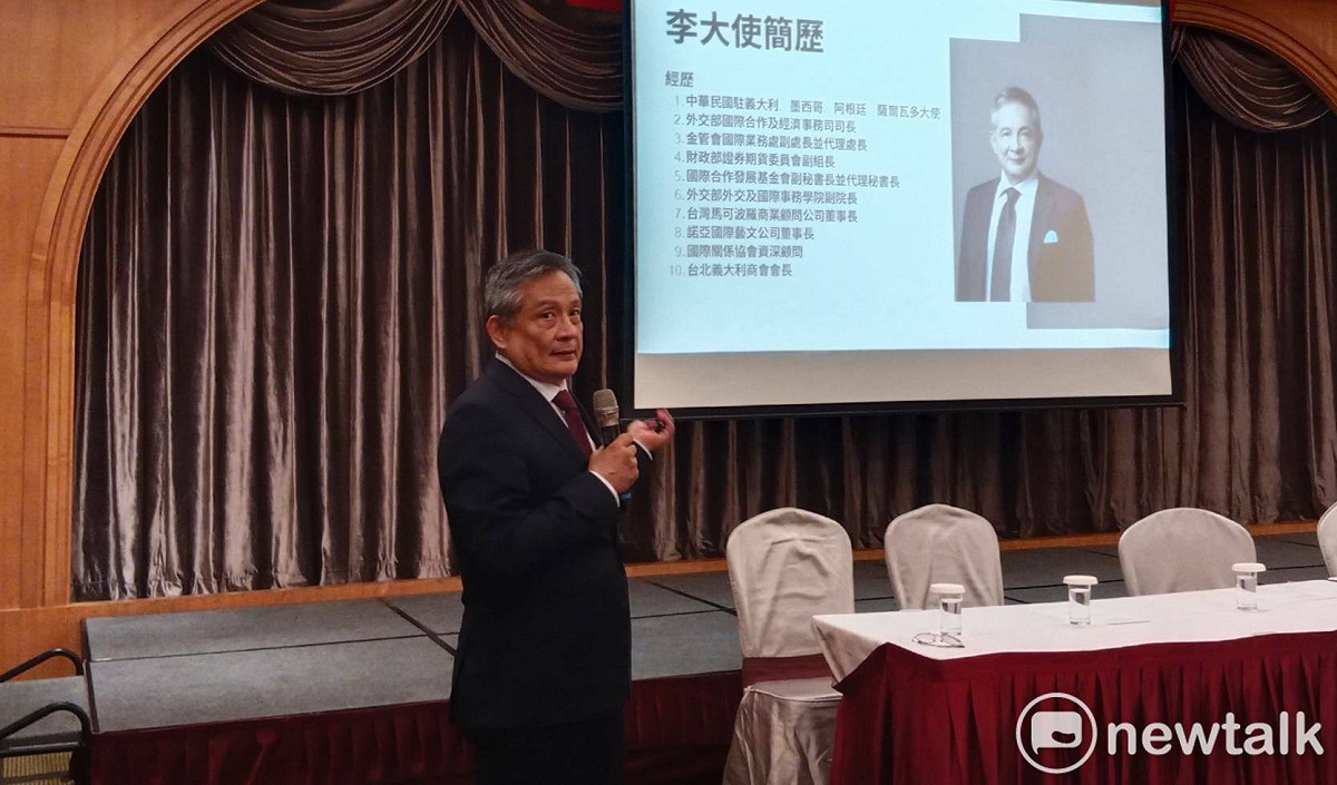 李新穎以「國際禮儀與職場形象管理」為題進行講座。 圖：孫家銘/ 攝