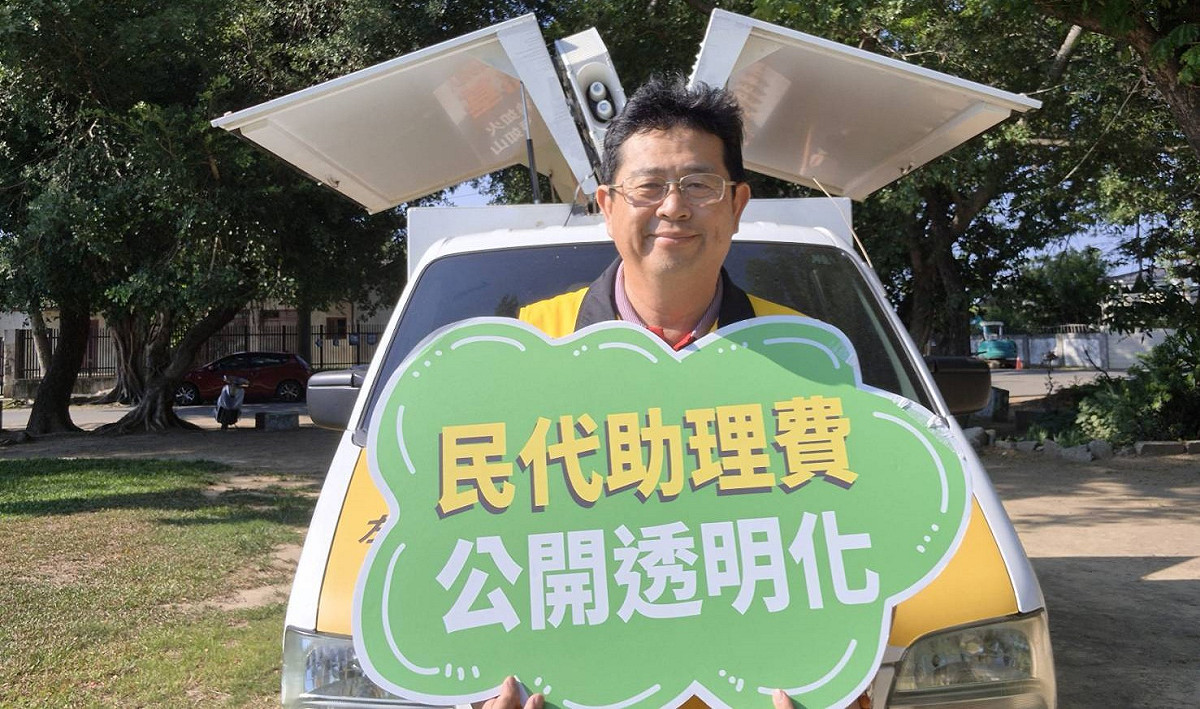 薛兆基「戰車型競選總部」可隨時轉換為小型政策說明現場。 圖：薛兆基競總/提供