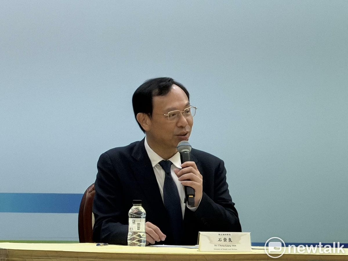 衛福部日前稱「安樂死是因為痛苦來解決病人」引起熱議，時代力量今（23）日針對該言論提出嚴正抗議，要求衛福部收回失當說法。圖為衛福部長石崇良。(資料照) 圖：高逸帆／攝