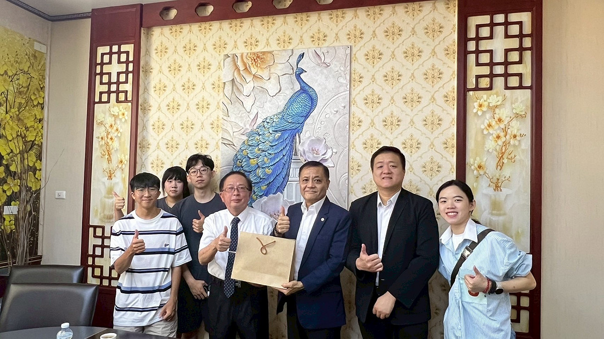 高雄大學訪問泰國威爾斯國際學校與曼谷商學院。 圖：高雄大學資管系/提供
