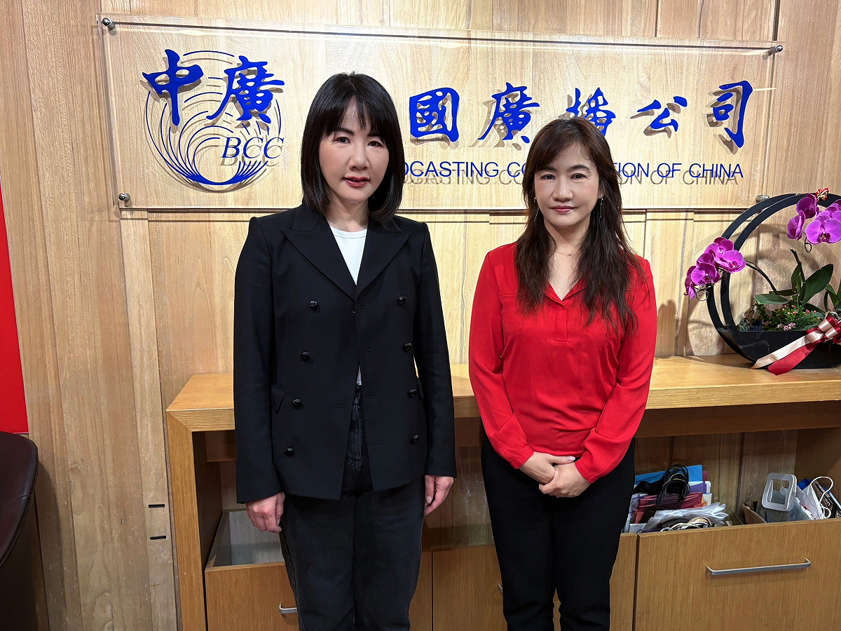 國民黨立委謝衣鳳接受中廣《千秋萬事》主持人王淺秋專訪。 圖：新傳媒/提供