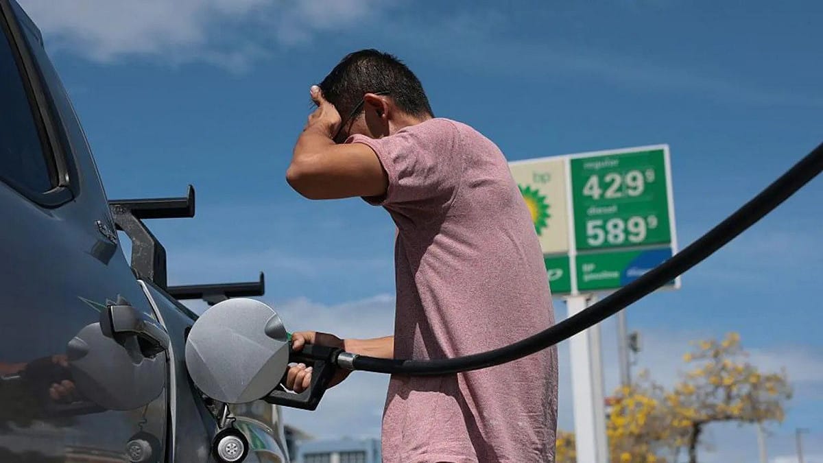 受中東局勢影響，美國汽油價格4月上漲5.4%，燃料油價格更飆升5.8%。 圖：翻攝自 X @jacksonhinkle