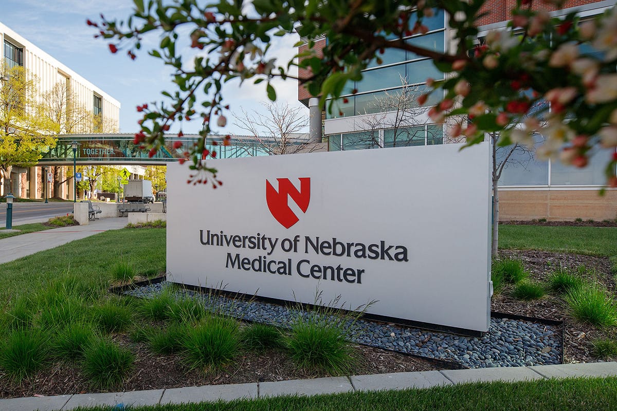 荷蘭奈梅亨市的拉德布德大學醫學中心(Radboud University Medical Center)表示，遭隔離的12名工作人員感染風險極低，但仍將接受為期6週的隔離觀察，院方強調醫療服務不會因此中斷。 圖：翻攝自X帳號@unmc
