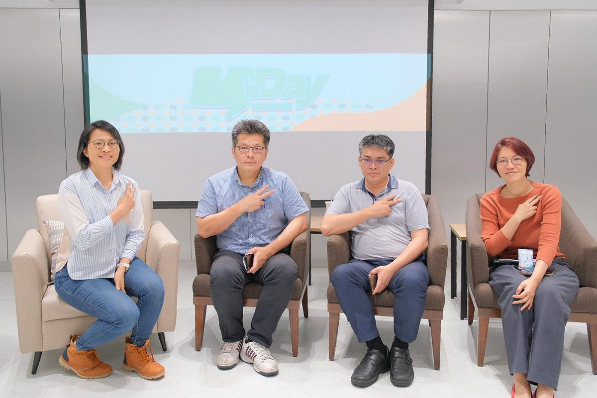 Y’s Day「週三青年日」13日晚上舉辦第141場「「從「世界工廠」到「世界風險」－－中國經濟的變化如何影響全球未來？」舞台上由左至右為顏維婷、蔡明芳、王國臣、郭玫岑。 圖：Y’s Day「週三青年日」提供