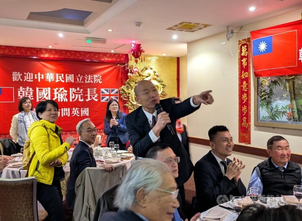 立法院長韓國瑜率跨黨派立委訪問團，13日抵達倫敦，晚間設宴與旅英台商和僑界交流，並一一唱名介紹立委。中央社記者陳韻聿倫敦攝　115年5月14日 圖：中央社提供