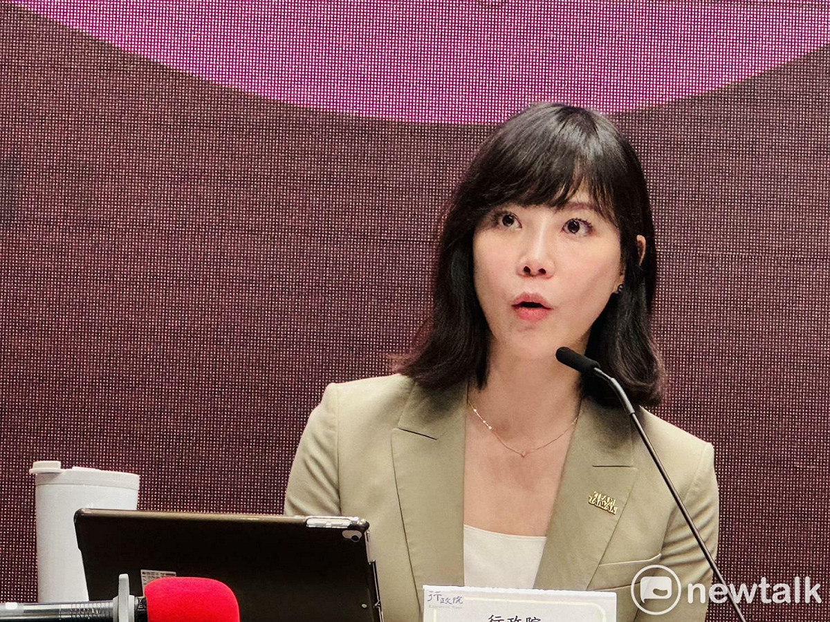 行政院發言人李慧芝在院會後記者會轉述卓榮泰院長對醫美診所疑似針孔偷拍事件做出五點裁示。 圖：謝莉慧/攝