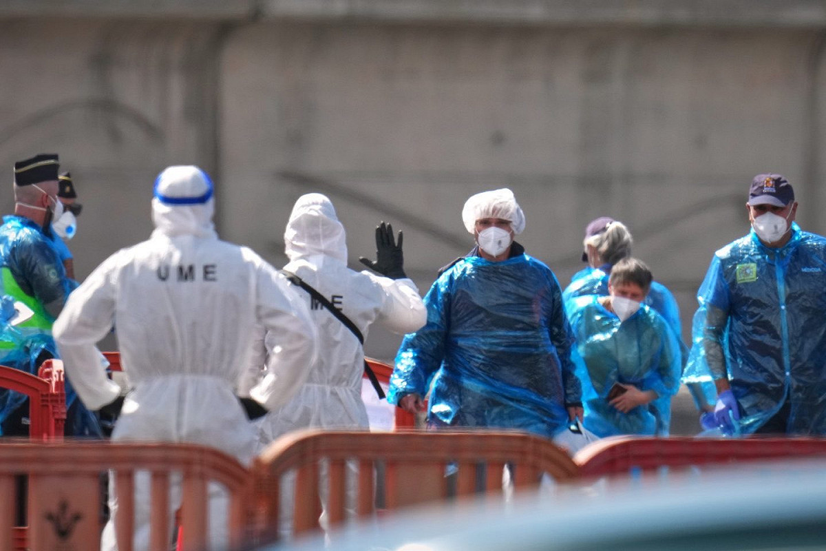 大陸新冠病毒感染確診激增 7.9 萬例 中青年教授高管接連病亡 民間強烈質疑中共官方數據真實性（示意圖） 圖：翻攝「X」@umankhankhattak
