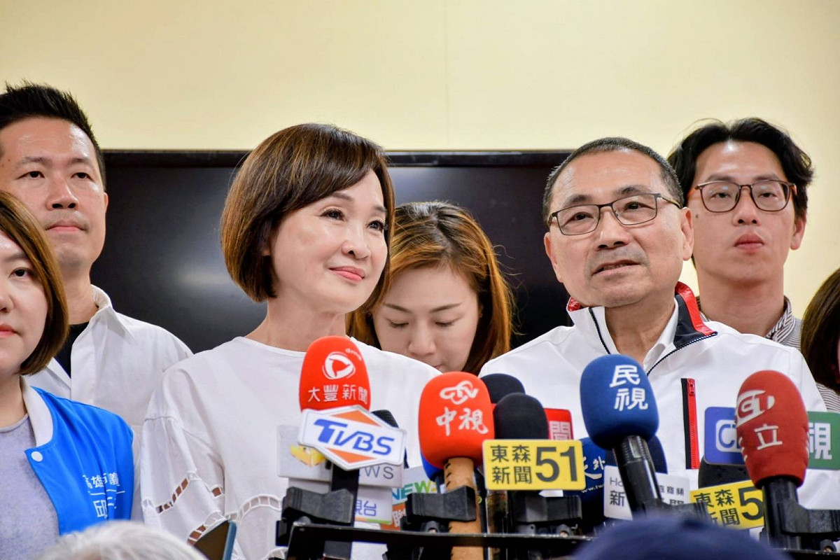 國民黨高雄市長參選人柯志恩赴新北市公共托育中心參訪，新北市長侯友宜也到場陪同。 圖：柯志恩辦公室/提供