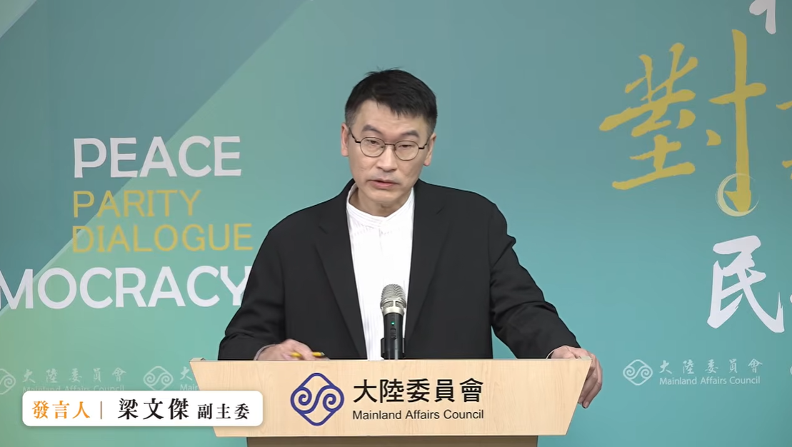 大陸委員會副主委暨發言人梁文傑今（14）日下午在例行記者會表示，藝人如果要脫中返台，為台灣做事，作為自己人沒有不歡迎的道理。 圖：擷自直播畫面