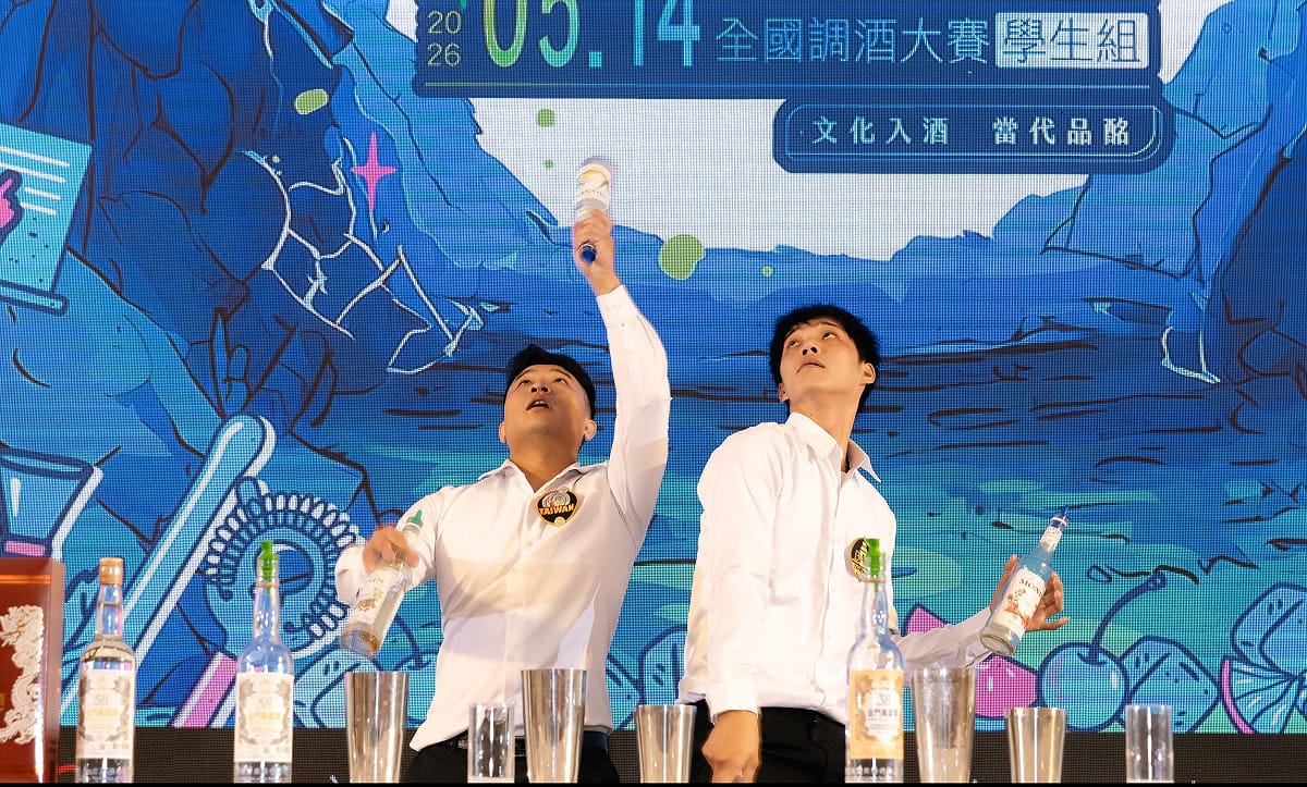 陳俊燊(左)與郭仲維(右)同台為第4屆金酒盃開場。 圖：金門酒廠/提供