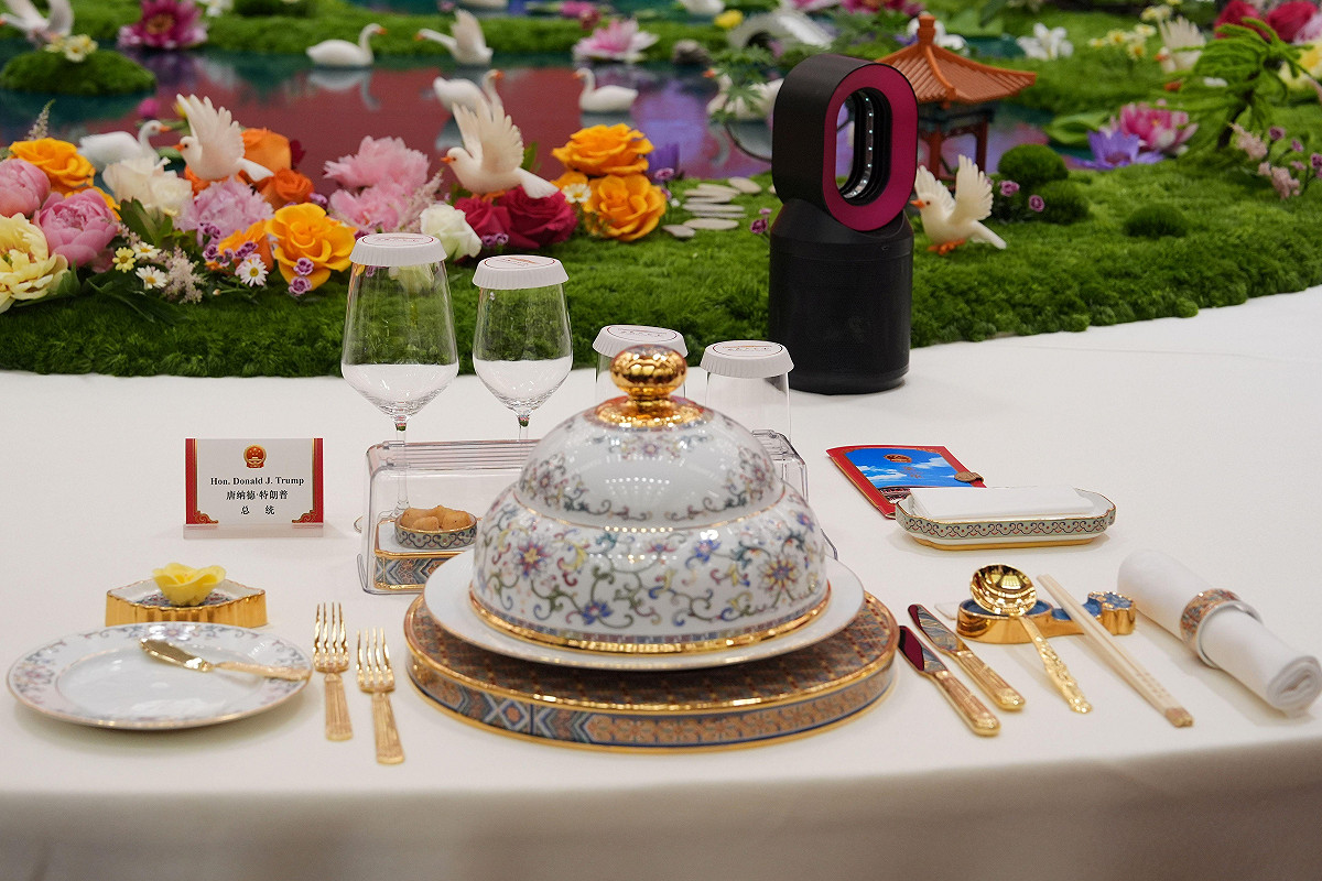 川習宴主打淮揚菜並融合中西風味，菜色有龍蝦湯、牛小排、北京烤鴨等。 圖：美聯社／達志影像