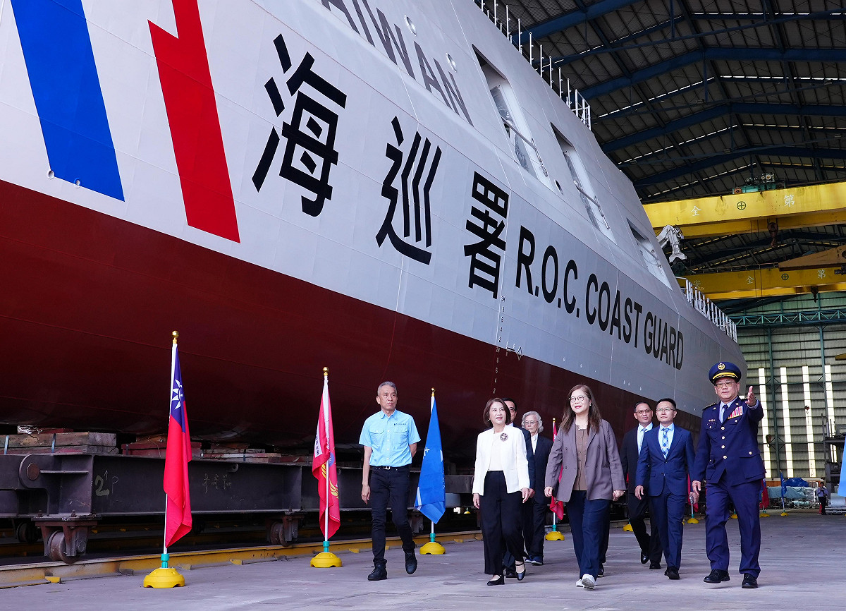 海洋委員會海巡署艦隊分署今（15）日於中信造船股份有限公司舉行「600噸級巡防艦第12艘CG-615命名下水典禮」。圖為進場畫面。 圖：海巡署提供