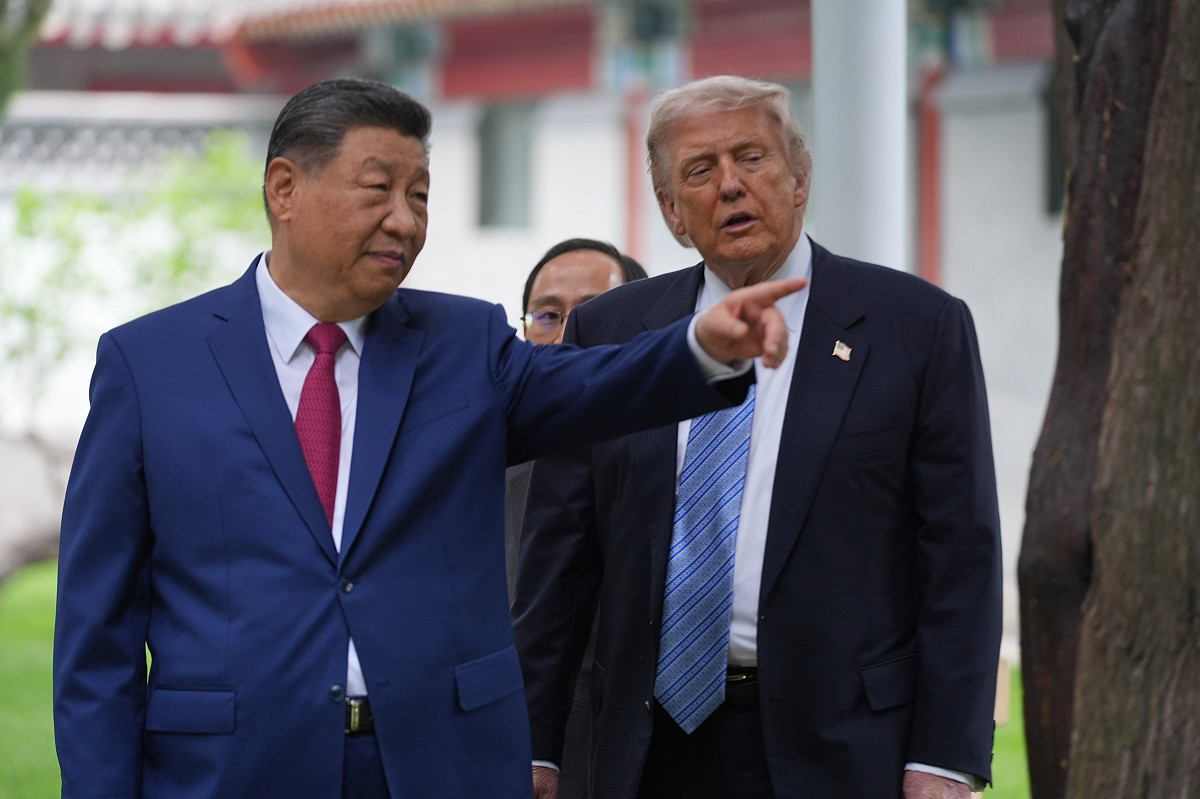 中國國家主席習近平日前帶著美國總統川普在中南海內參觀。 圖：達志影像/美聯社