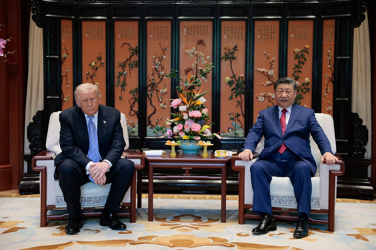 川普（左）結束與習近平（右）訪問後，將對台軍售稱為「談判籌碼」，《紐約時報》分析恐無限期延宕。 圖：達志影像/美聯社