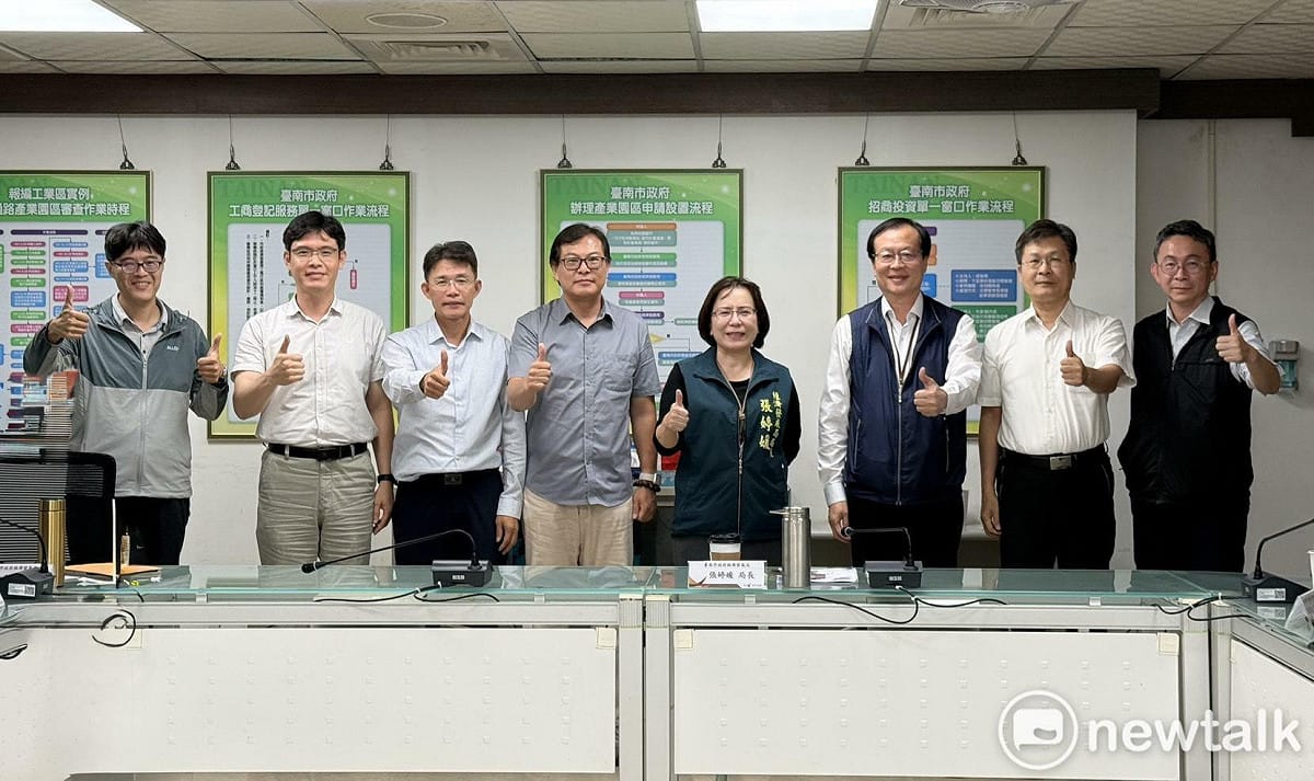 南市府經濟發展局攜手金屬中心AI輔導團隊，從單一技術導入進一步升級為整體產業結構優化與城市競爭力提升的重要戰略，協助在地中小企業強化營運體質，掌握轉型契機。 圖：台南市政府提供