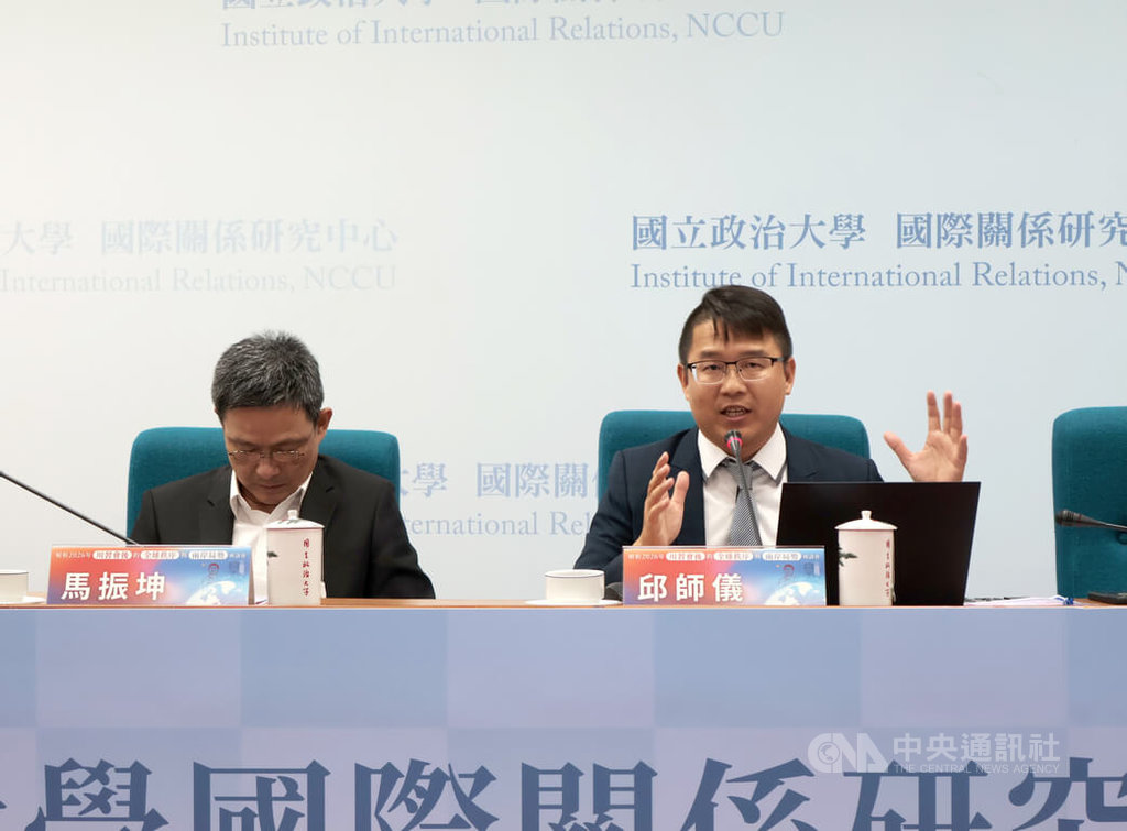 政治大學國際關係研究中心15日下午召開「解析2026年川習會後的全球秩序與兩岸局勢」座談會，東海大學政治學系教授邱師儀（右）出席。中央社記者李雅雯攝　115年5月15日 圖：中央社提供
