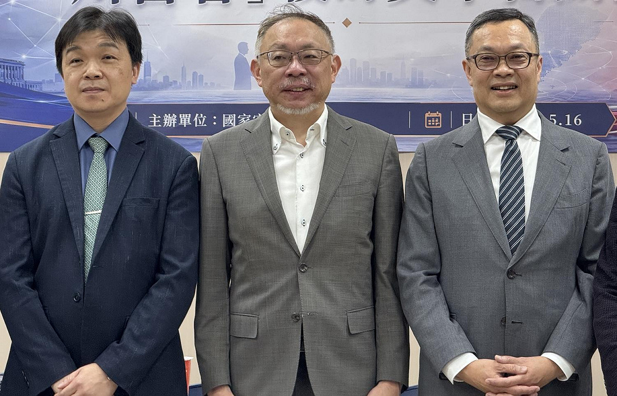 陸委會副主委沈有忠、師大教授范世平、外交部次長陳明祺(由左至右） 圖：林朝億/攝