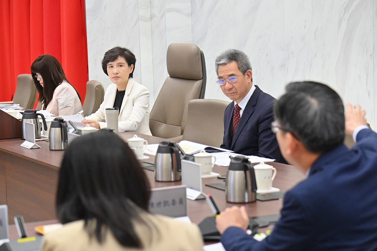 鄭麗君14日主持行政院消費者保護會第98次會議。 圖：行政院提供