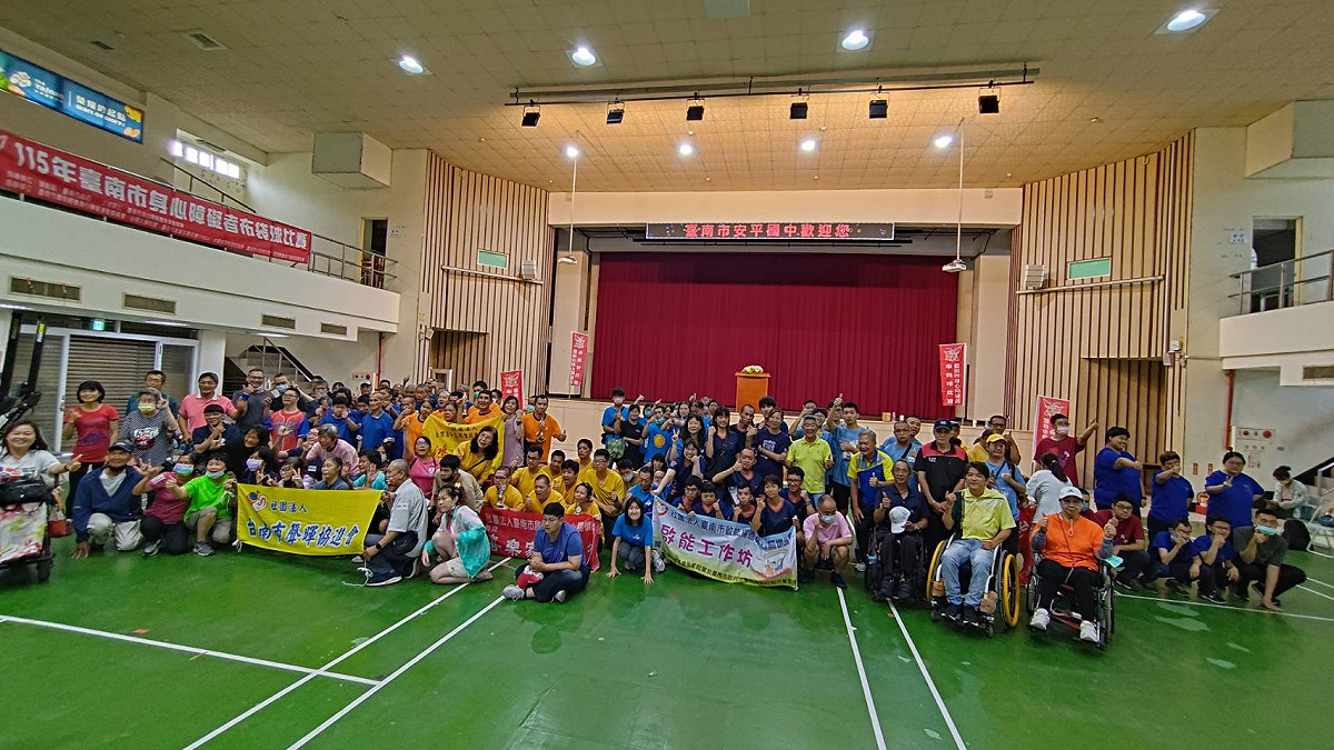臺南市身心障礙者布袋球比賽熱鬧登場，本活動由臺南市身心障礙體育總會主辦，鼓勵身心障礙者投入運動。 圖：黃博郎／攝