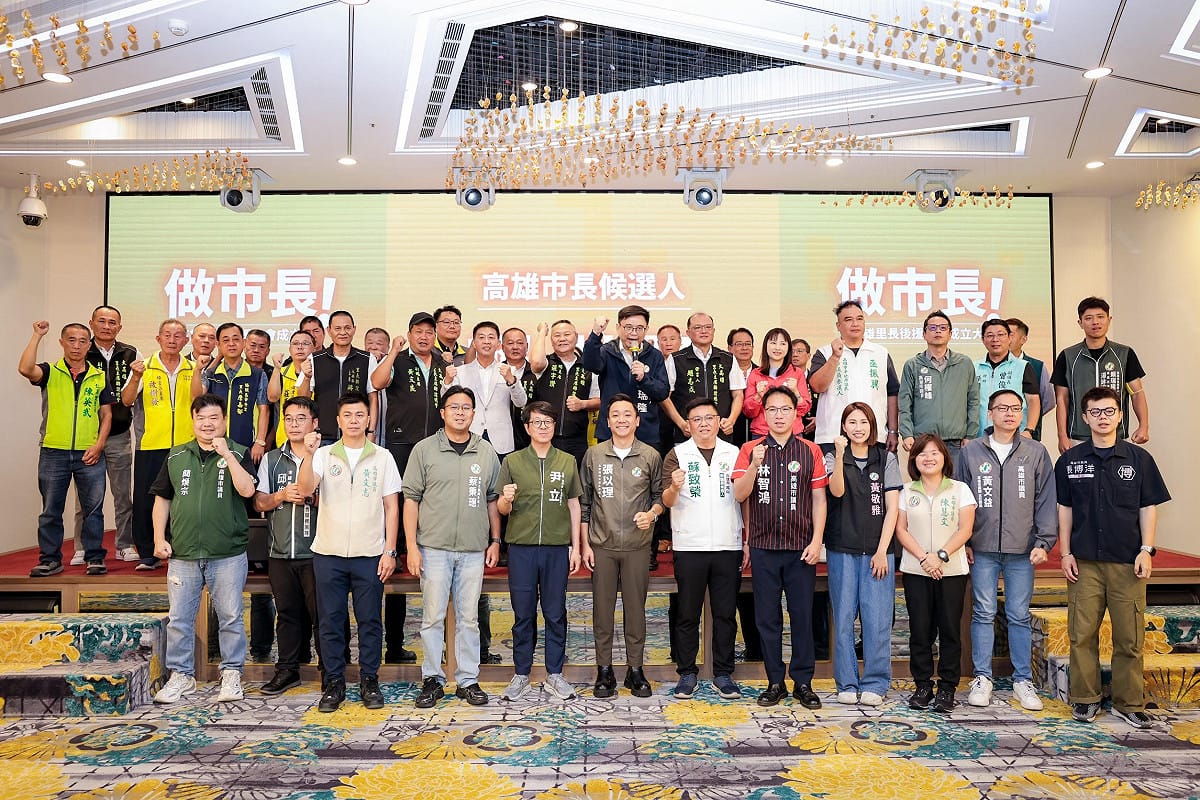 活動現場立委、議員、議員參選人及里長到場站台。 圖：賴瑞隆服務處/提供
