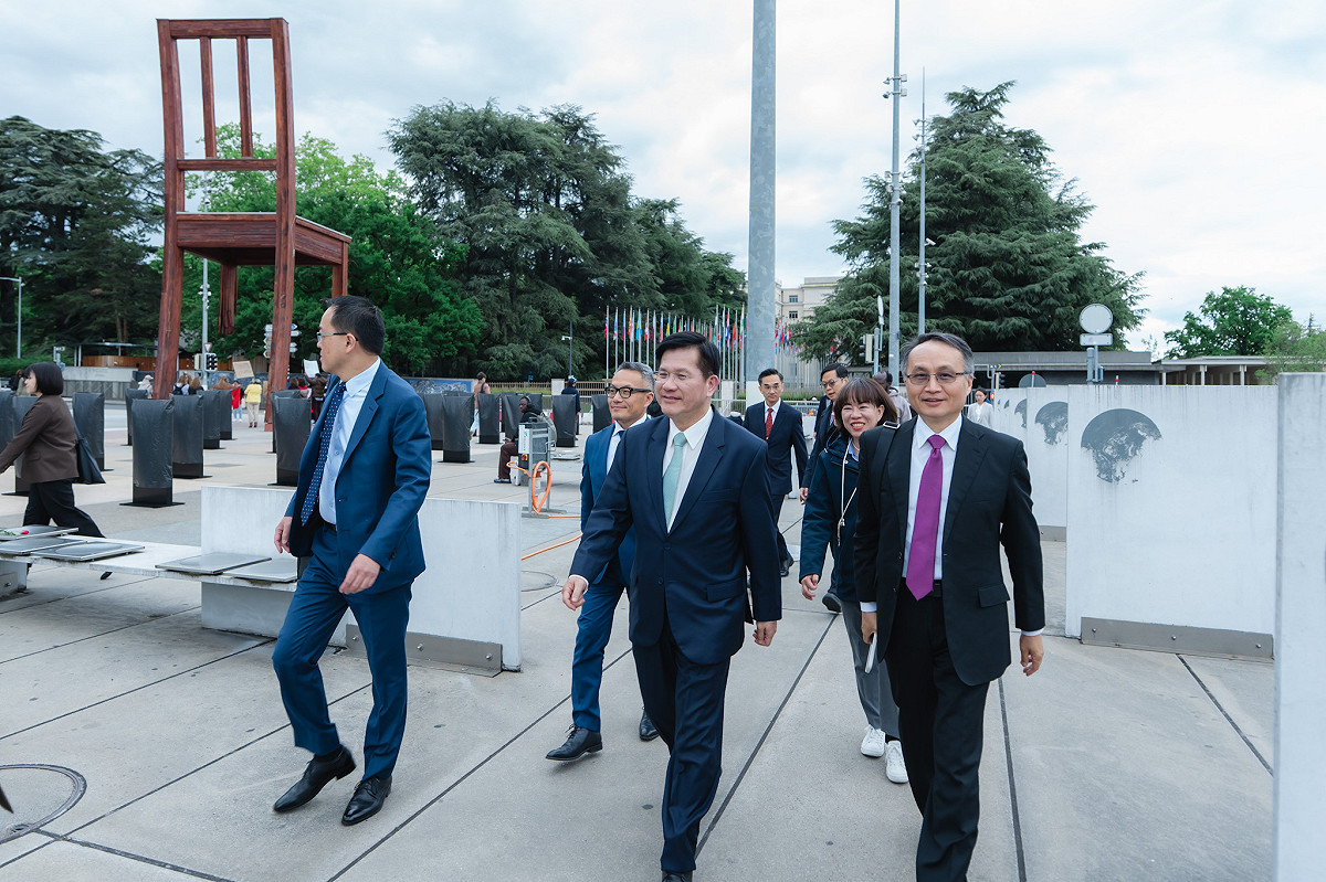 台灣雖未獲參與WHA，但外交部長林佳龍仍現身日內瓦，創下台外交部長首例。 圖：翻攝自林佳龍臉書