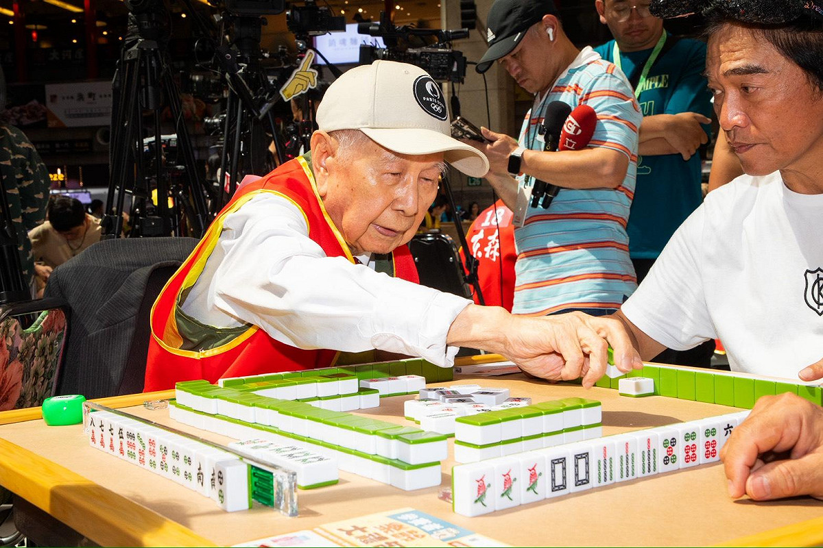 93歲謝爺爺是本次活動最高齡參賽者，開心與大家同場交流互動，展現樂齡活力。 圖：東森集團提供