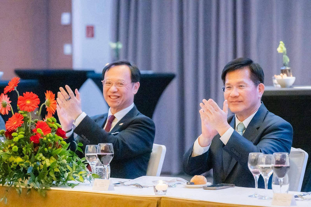 外交部長林佳龍（右）與衛福部長石崇良（左）在瑞士日內瓦共同宴請出席WHA的友邦代表團，感謝各國持續支持台灣參與WHO及WHA。 圖：外交部提供