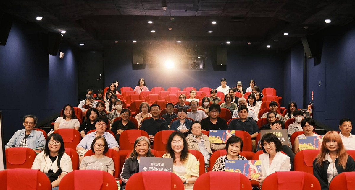「傳奇女伶高菊花」紀錄片在全台上映，彭明敏文教基金會舉辦三場校園特映，攜手與200多名學子一同走入戲院，並且安排映後深入座談，展開世代對話。 圖：彭明敏文教基金會提供