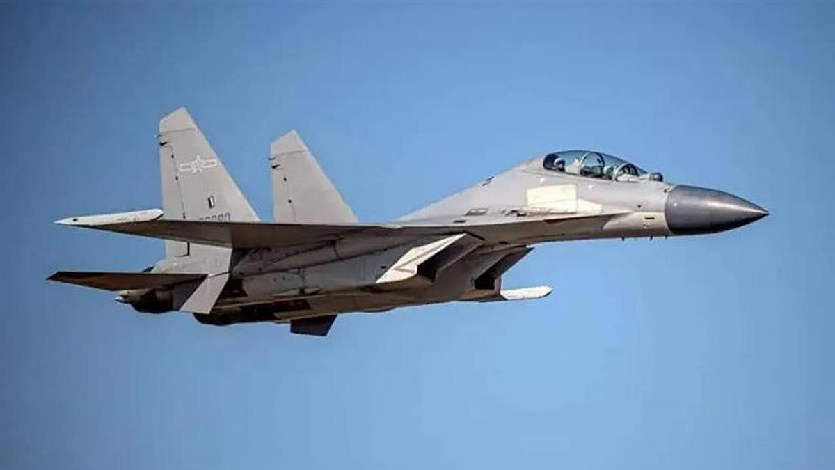 18日台海西南區域傳出有中共軍機和美國軍機互相對峙、叫陣。圖為共軍殲-16戰機，非當事戰機。（示意圖） 圖：國軍空軍司令部提供